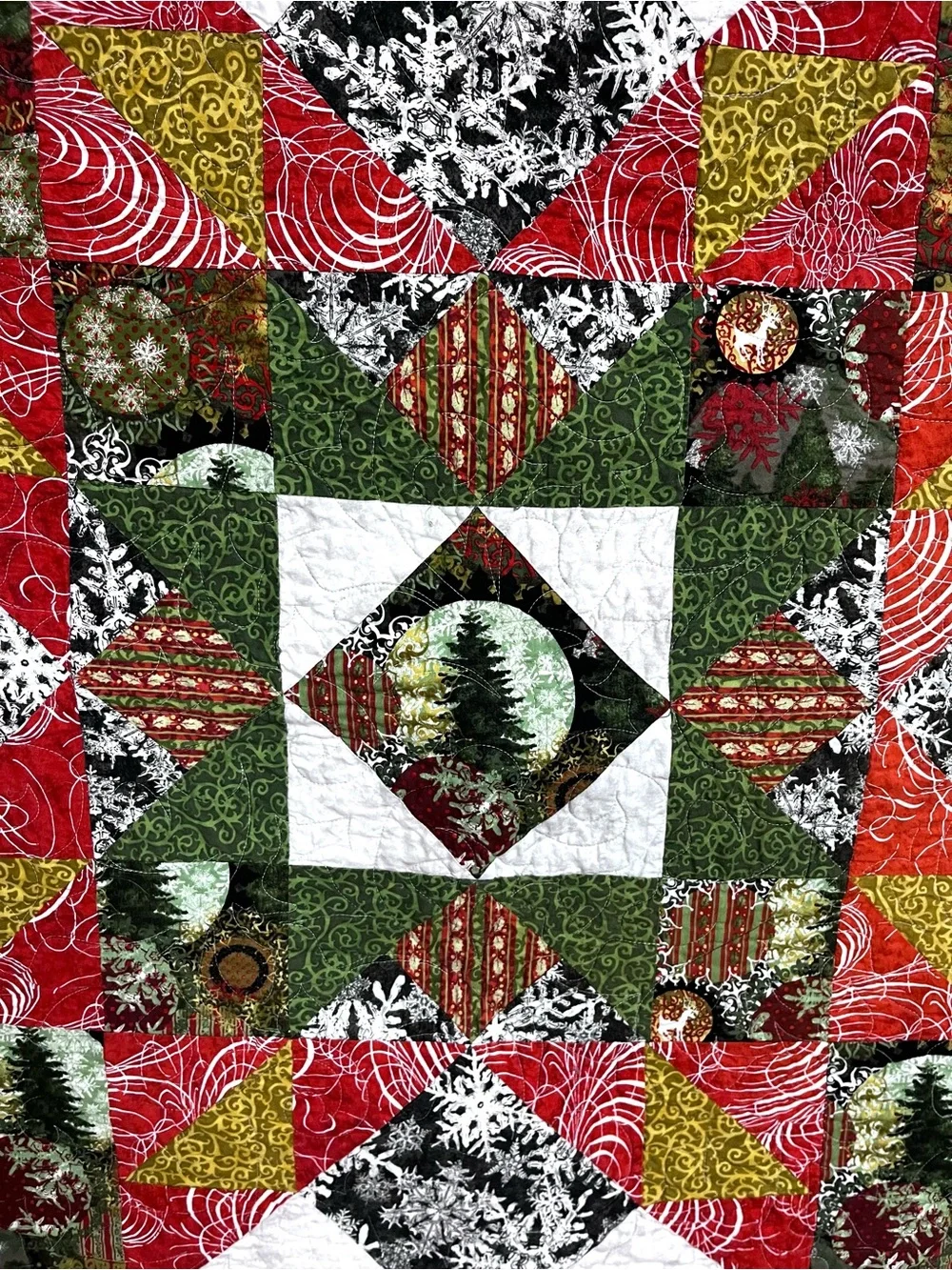 Festive Christmas Star Patchwork Quilt in Red, Green, White